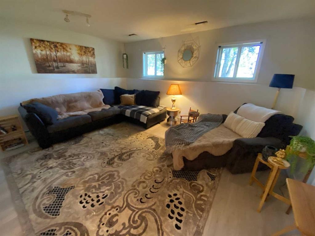 7607 Michealis Boulevard, Grande Prairie, AB - Indoor Photo Showing Living Room