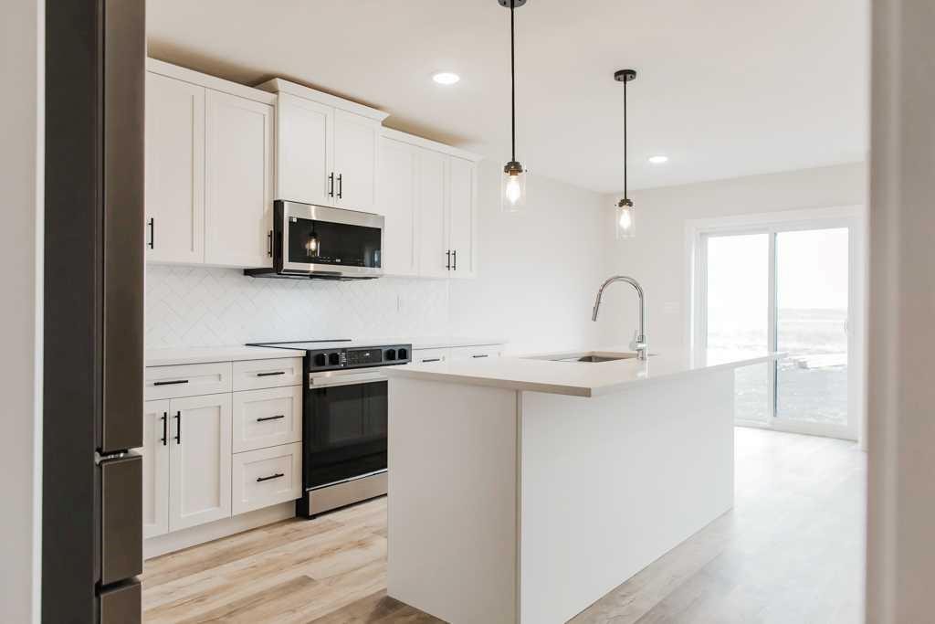 9560 114 Avenue, Clairmont, AB - Indoor Photo Showing Kitchen With Upgraded Kitchen
