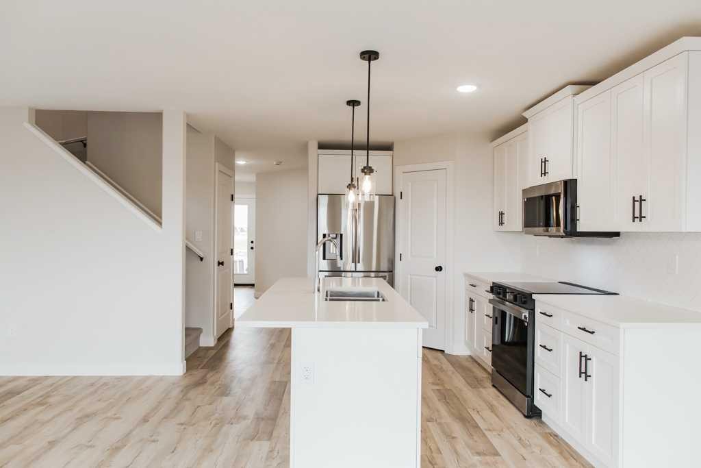 9560 114 Avenue, Clairmont, AB - Indoor Photo Showing Kitchen With Double Sink With Upgraded Kitchen