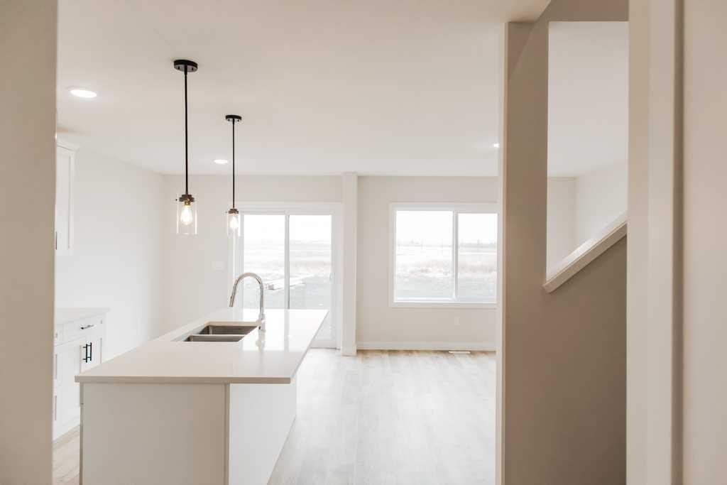 9560 114 Avenue, Clairmont, AB - Indoor Photo Showing Kitchen With Double Sink