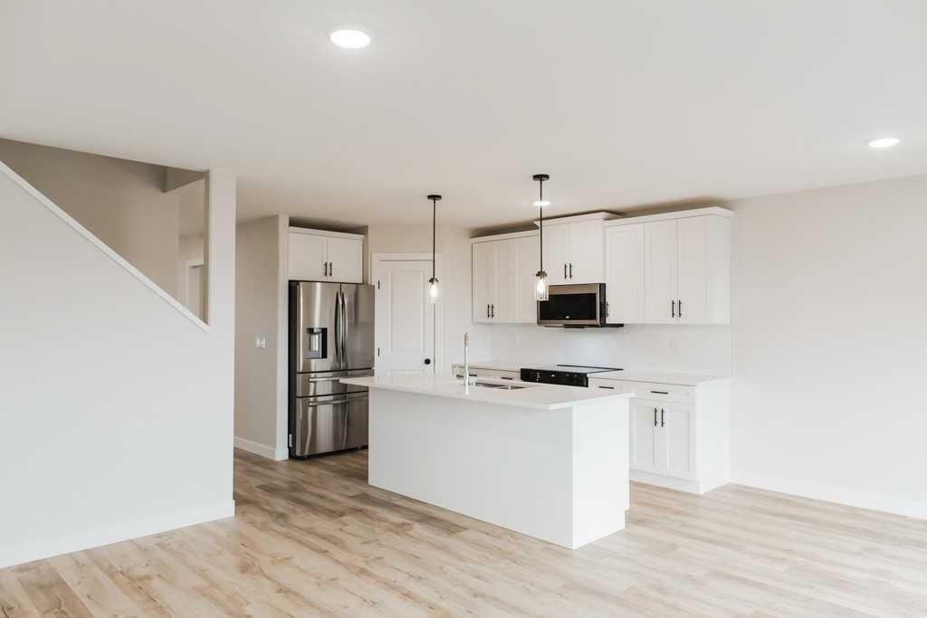 9560 114 Avenue, Clairmont, AB - Indoor Photo Showing Kitchen With Upgraded Kitchen