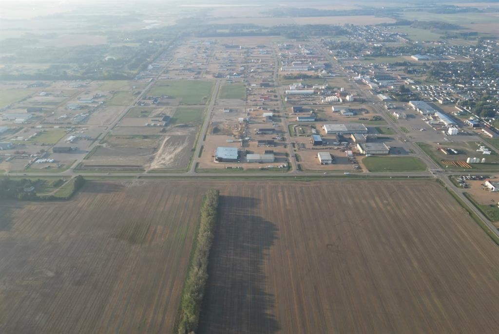 10101 109 Ave, La Crete, AB