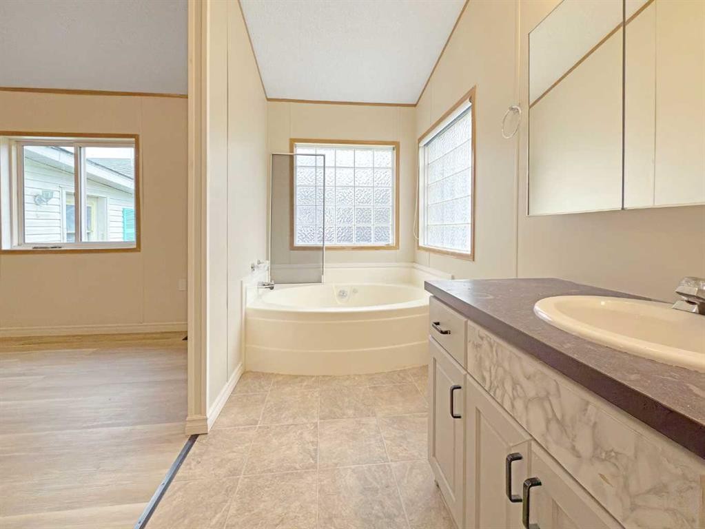 5206 52 Avenue, Valleyview, AB - Indoor Photo Showing Bathroom