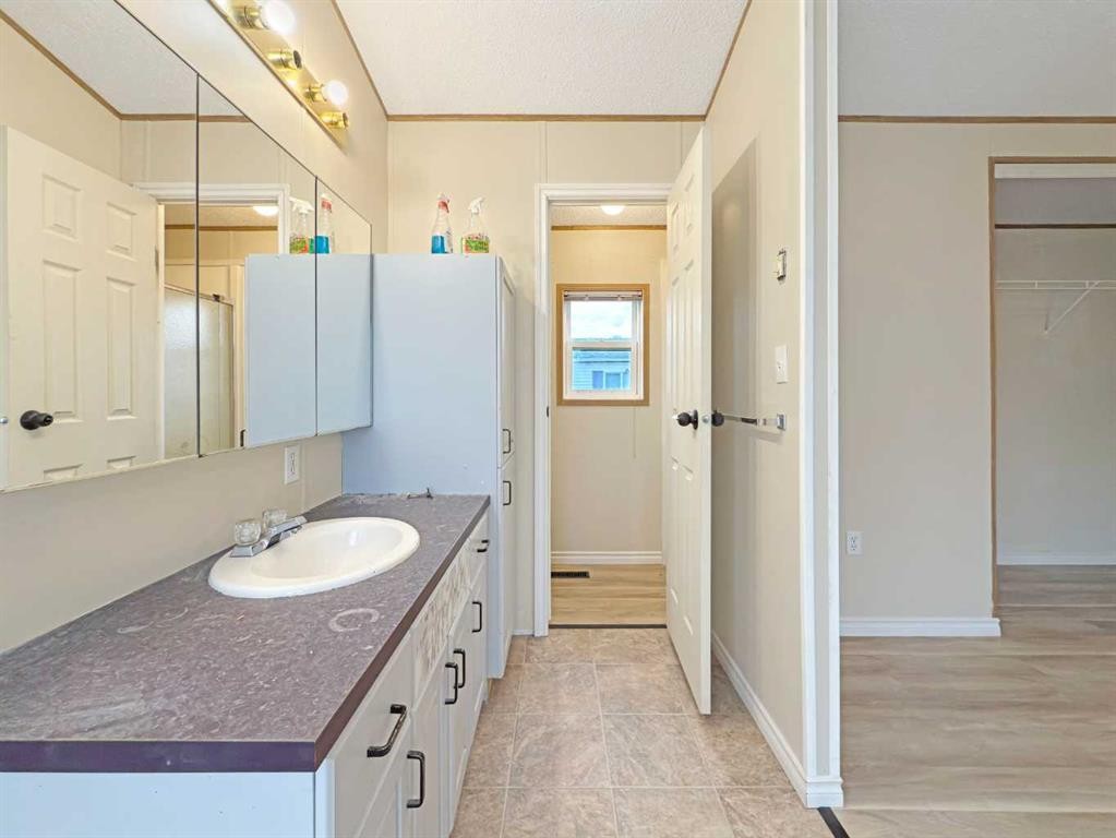 5206 52 Avenue, Valleyview, AB - Indoor Photo Showing Bathroom