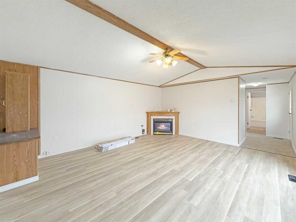 5206 52 Avenue, Valleyview, AB - Indoor With Fireplace