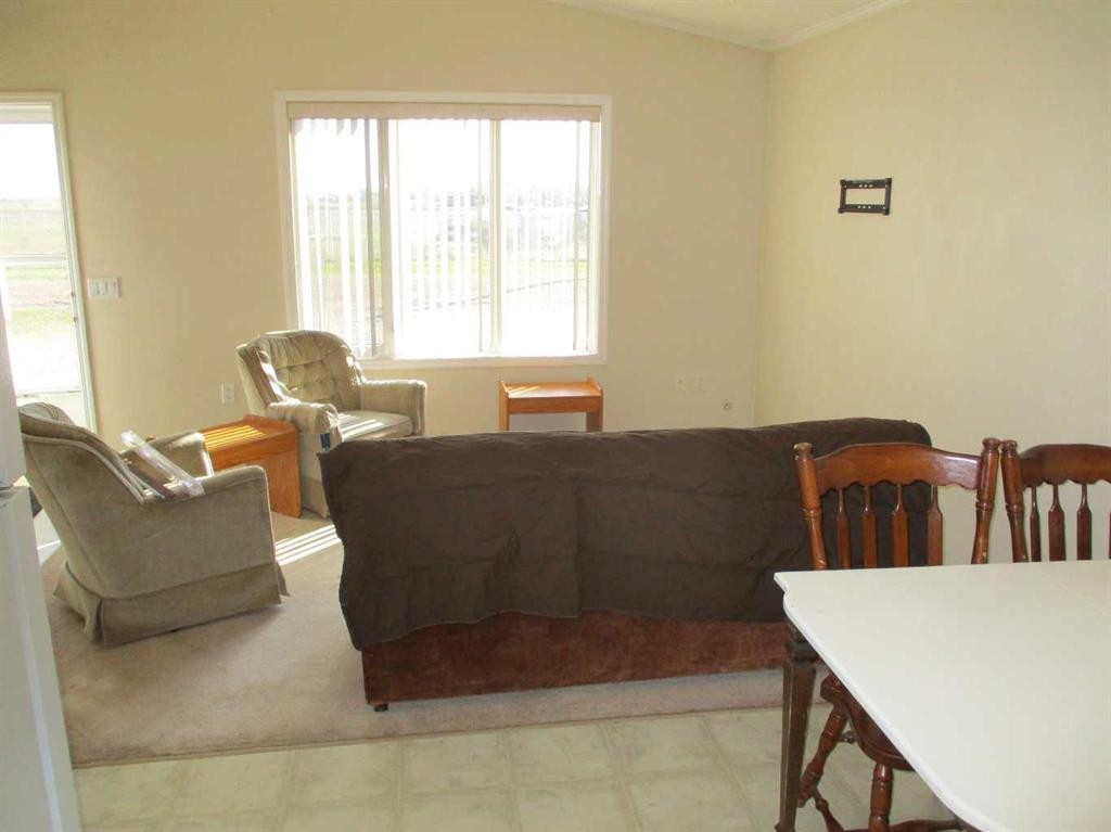 804 2Nd Street Nw, Manning, AB - Indoor Photo Showing Living Room