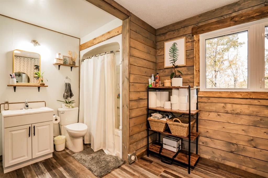 51002 Twp Rd 794, Rural Spirit River No. 133, M.D. Of, AB - Indoor Photo Showing Bathroom