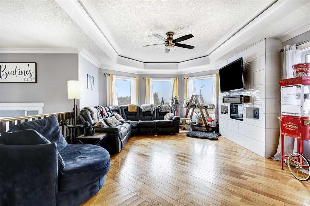 1101 Redlow Drive, Beaverlodge, AB - Indoor Photo Showing Living Room