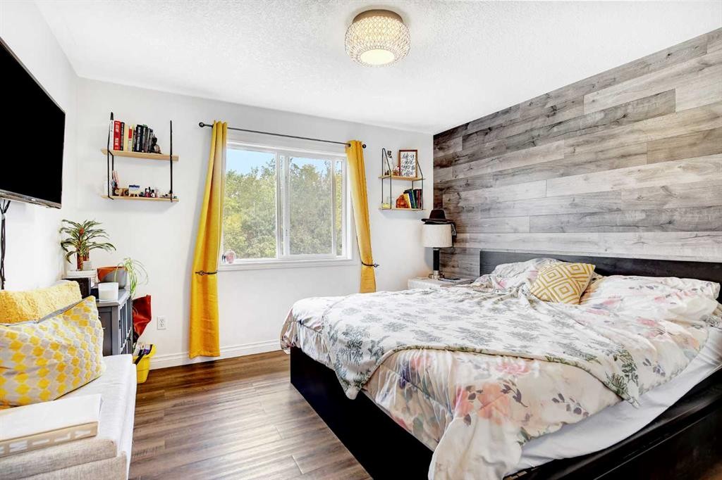 1101 Redlow Drive, Beaverlodge, AB - Indoor Photo Showing Bedroom