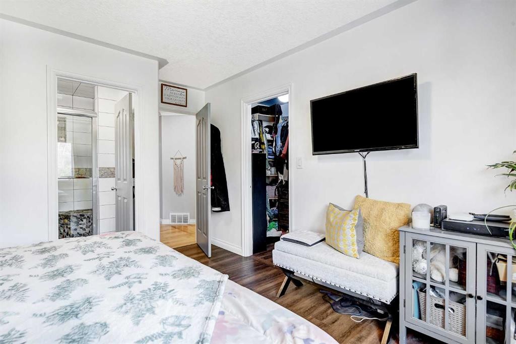 1101 Redlow Drive, Beaverlodge, AB - Indoor Photo Showing Bedroom