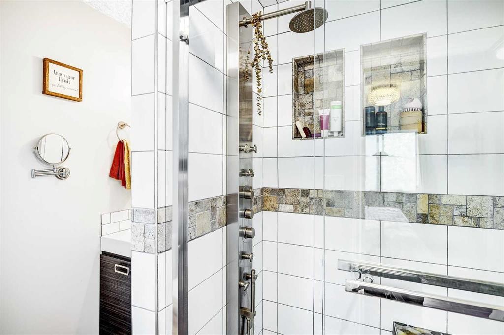 1101 Redlow Drive, Beaverlodge, AB - Indoor