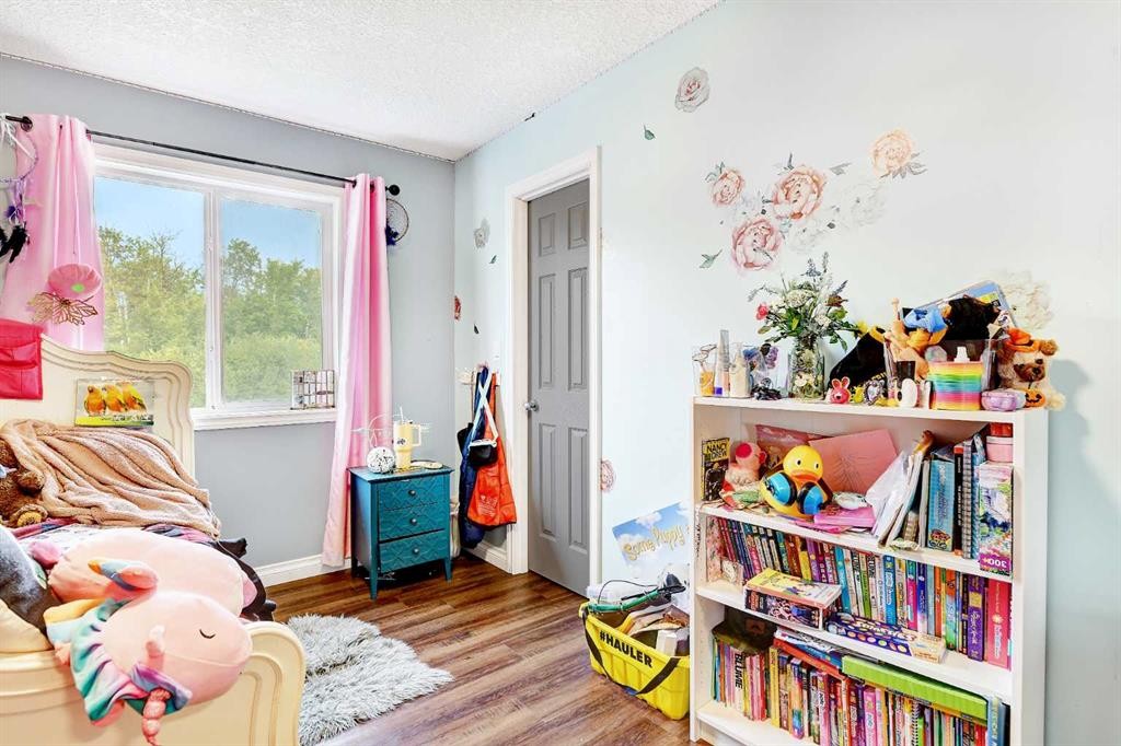 1101 Redlow Drive, Beaverlodge, AB - Indoor Photo Showing Bedroom