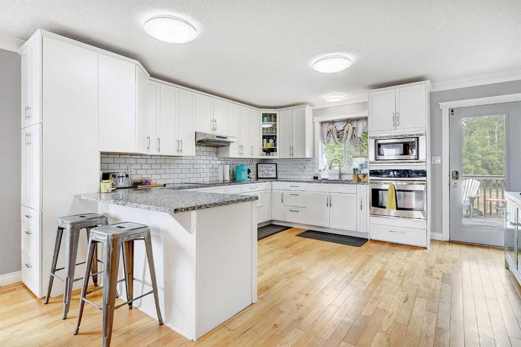 1101 Redlow Drive, Beaverlodge, AB - Indoor Photo Showing Kitchen With Upgraded Kitchen