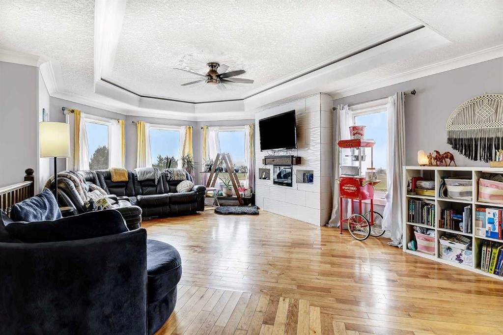 1101 Redlow Drive, Beaverlodge, AB - Indoor Photo Showing Living Room