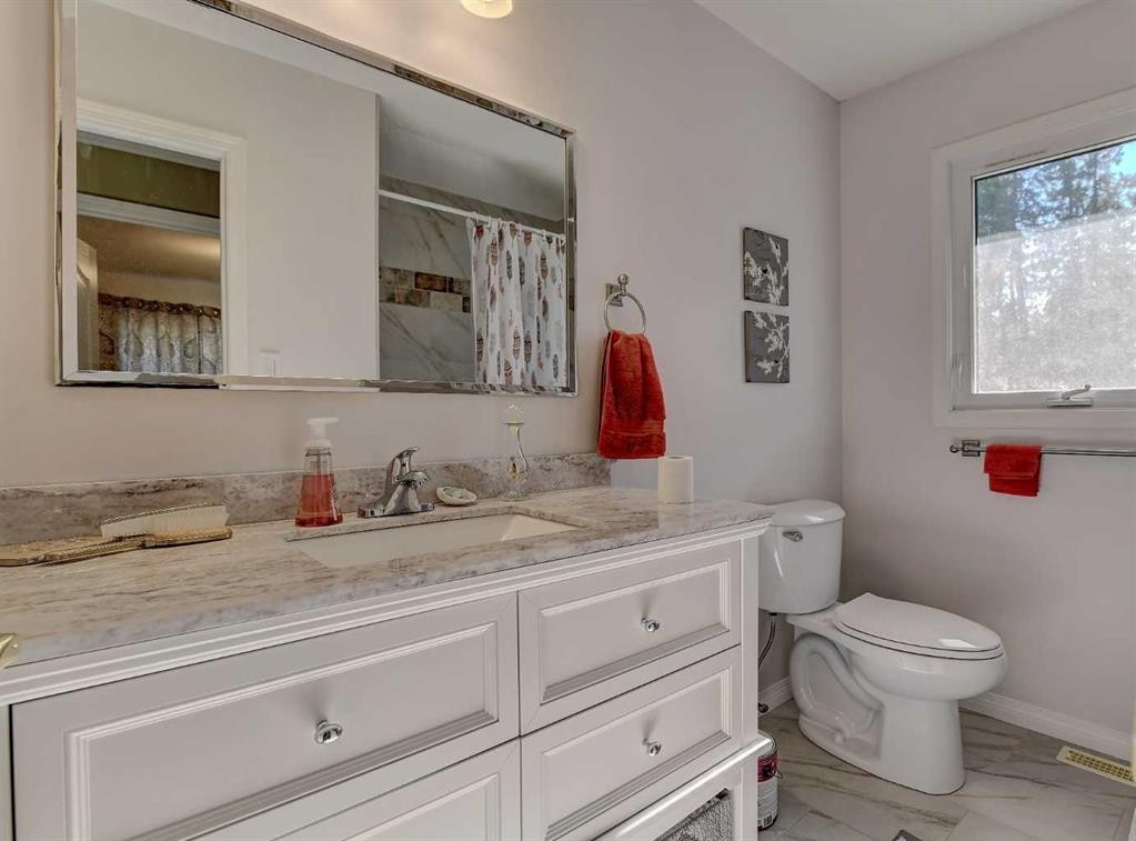 713062 Range Road 94, Beaverlodge, AB - Indoor Photo Showing Bathroom