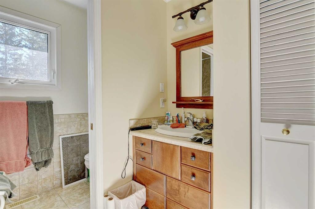 713062 Range Road 94, Beaverlodge, AB - Indoor Photo Showing Bathroom