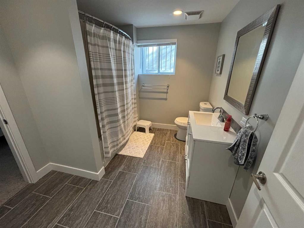 10413 83 Street, Peace River, AB - Indoor Photo Showing Bathroom