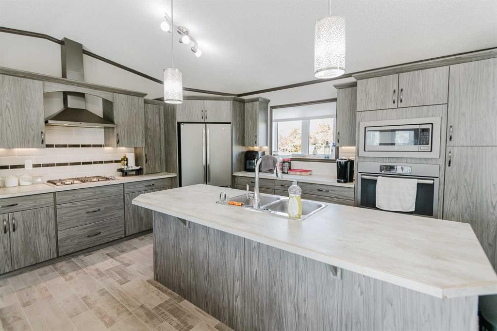 220 Riverdrive Lane, Rural Mackenzie County, AB - Indoor Photo Showing Kitchen With Double Sink