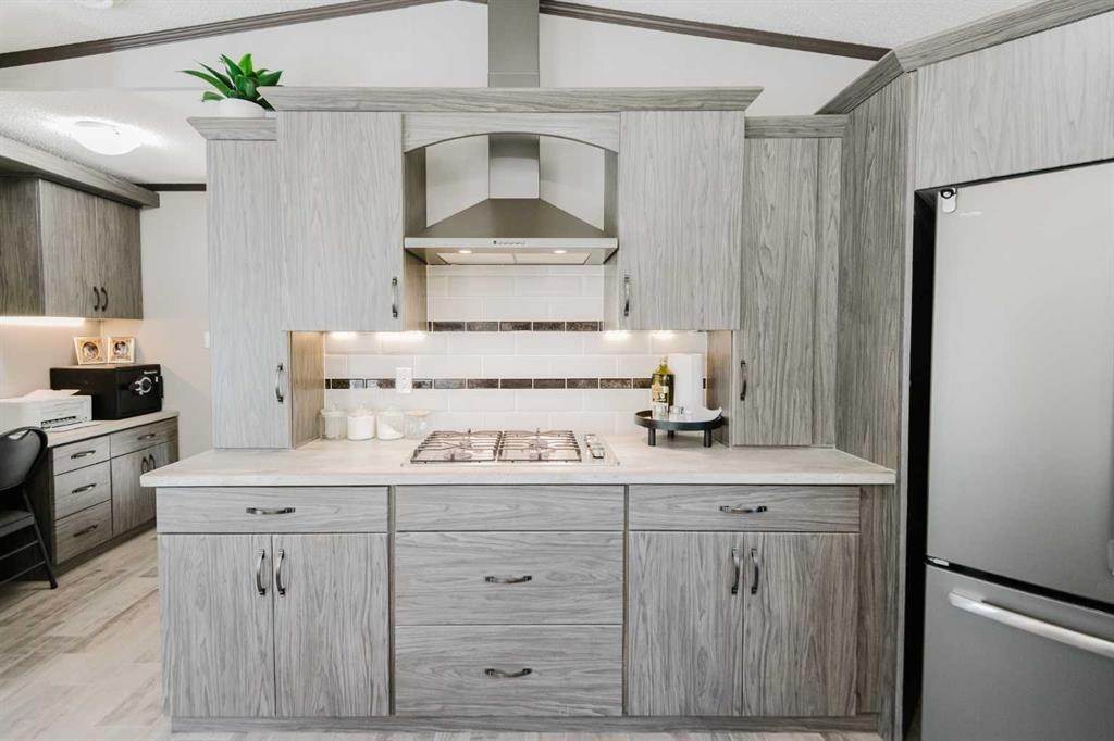 220 Riverdrive Lane, Rural Mackenzie County, AB - Indoor Photo Showing Kitchen