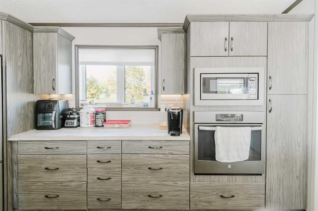 220 Riverdrive Lane, Rural Mackenzie County, AB - Indoor Photo Showing Kitchen