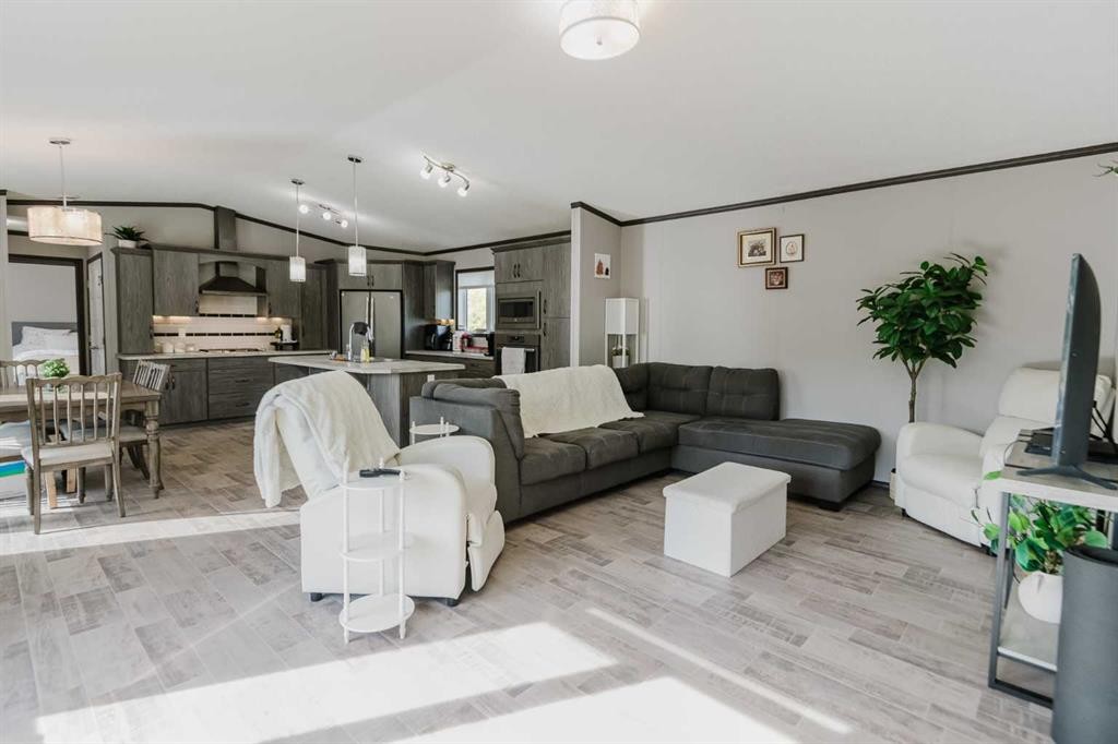 220 Riverdrive Lane, Rural Mackenzie County, AB - Indoor Photo Showing Living Room