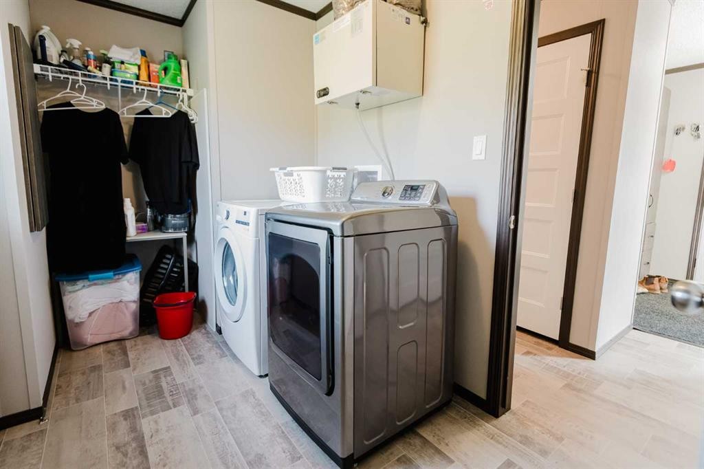 220 Riverdrive Lane, Rural Mackenzie County, AB - Indoor Photo Showing Laundry Room