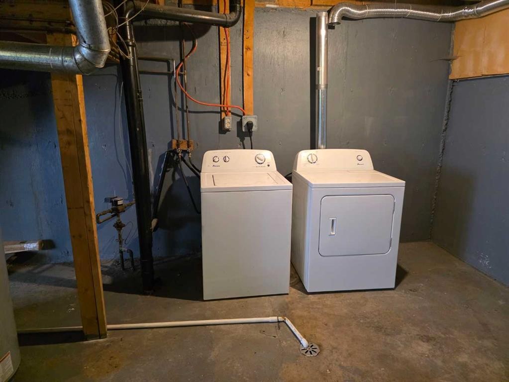 37 97 Avenue, Grande Cache, AB - Indoor Photo Showing Laundry Room