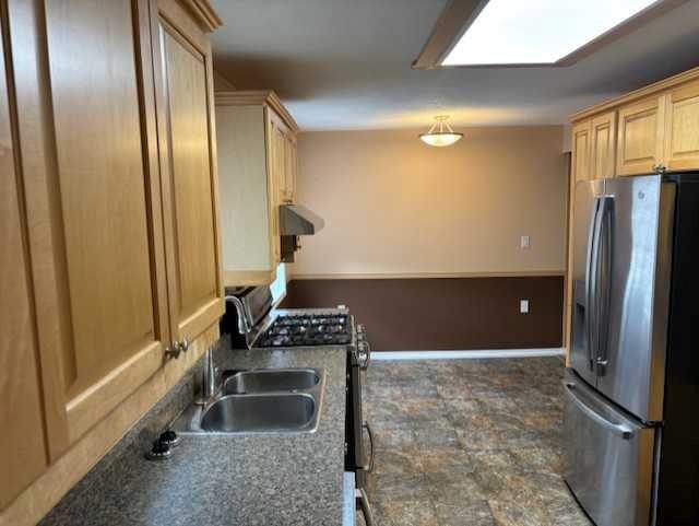 103 3Rd Avenue, North Star, AB - Indoor Photo Showing Kitchen With Double Sink