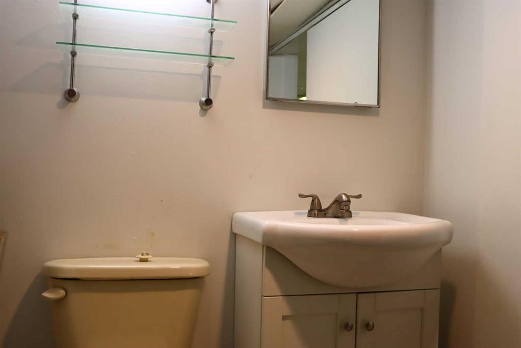4811 51 Street, Valleyview, AB - Indoor Photo Showing Bathroom