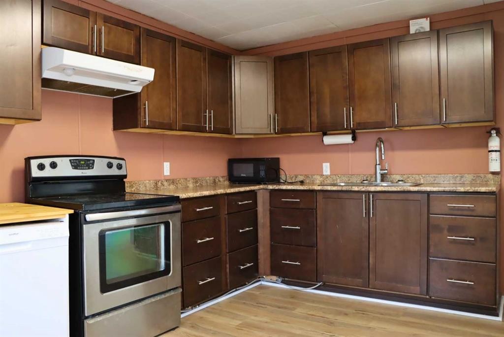 4811 51 Street, Valleyview, AB - Indoor Photo Showing Kitchen