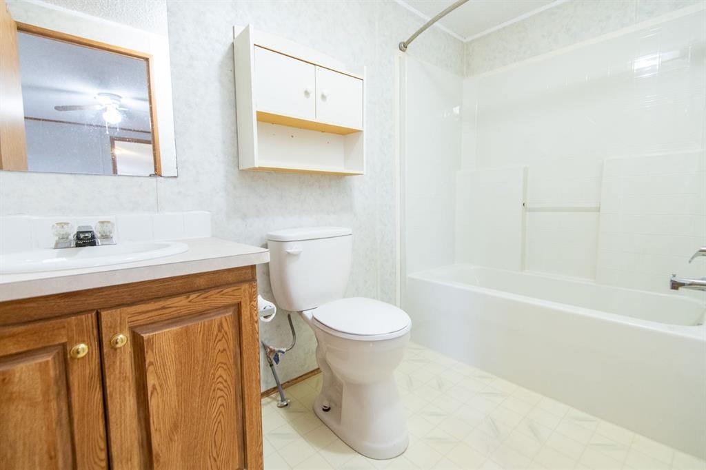 10417 110 Ave, La Crete, AB - Indoor Photo Showing Bathroom