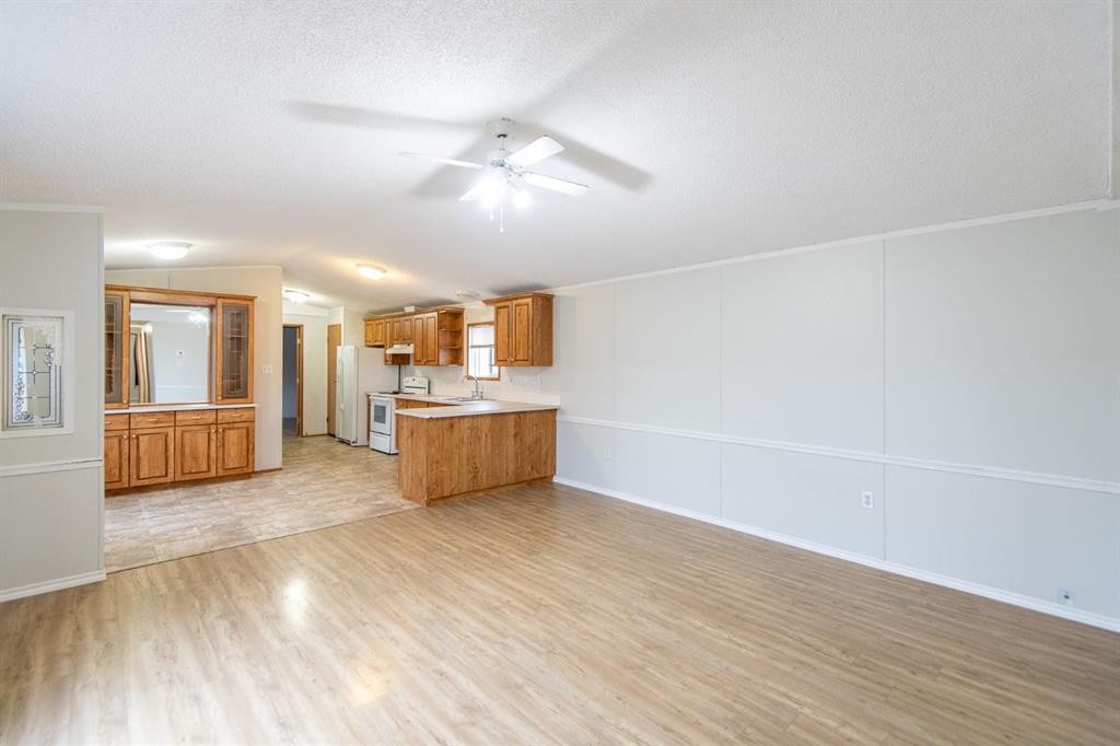 10417 110 Ave, La Crete, AB - Indoor Photo Showing Kitchen