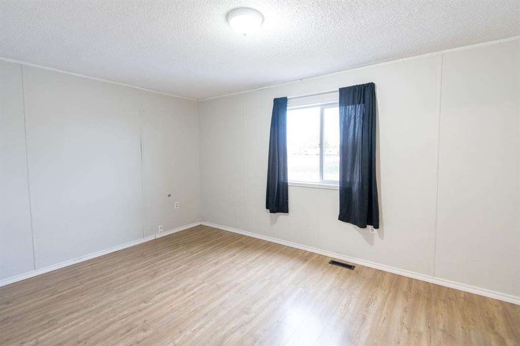 10417 110 Ave, La Crete, AB - Indoor Photo Showing Other Room