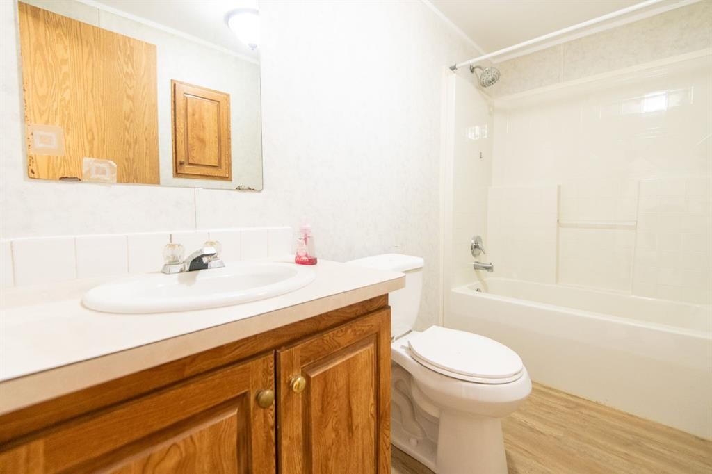 10417 110 Ave, La Crete, AB - Indoor Photo Showing Bathroom