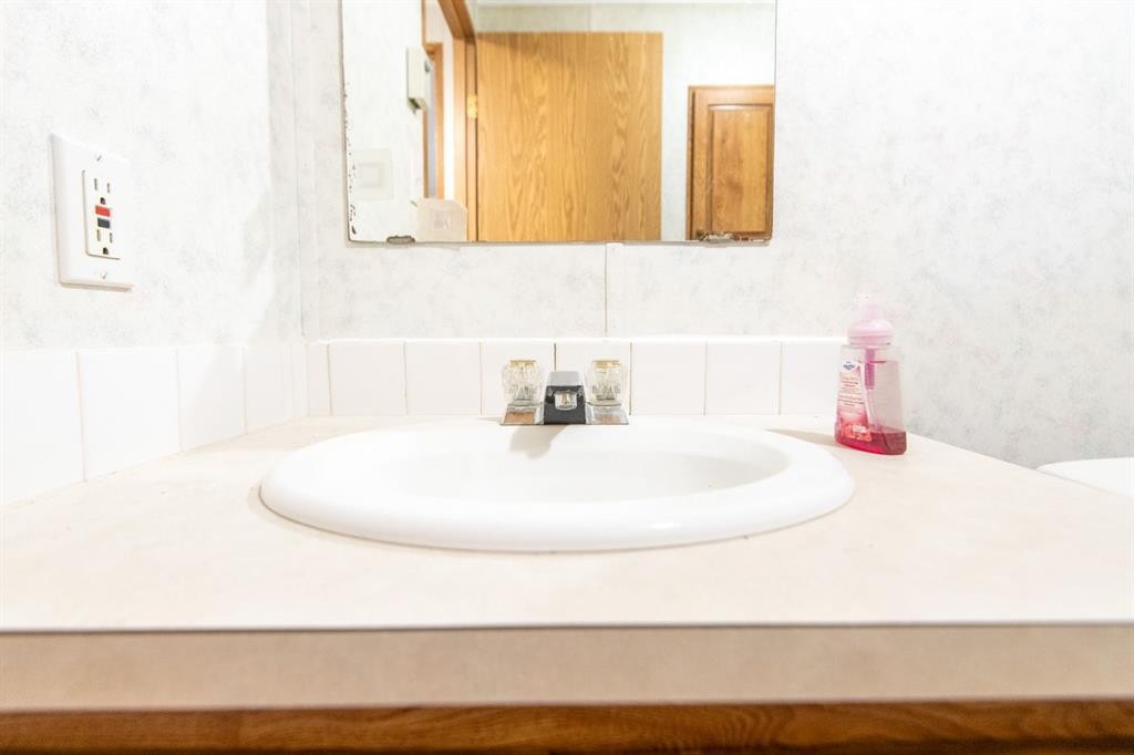 10417 110 Ave, La Crete, AB - Indoor Photo Showing Bathroom