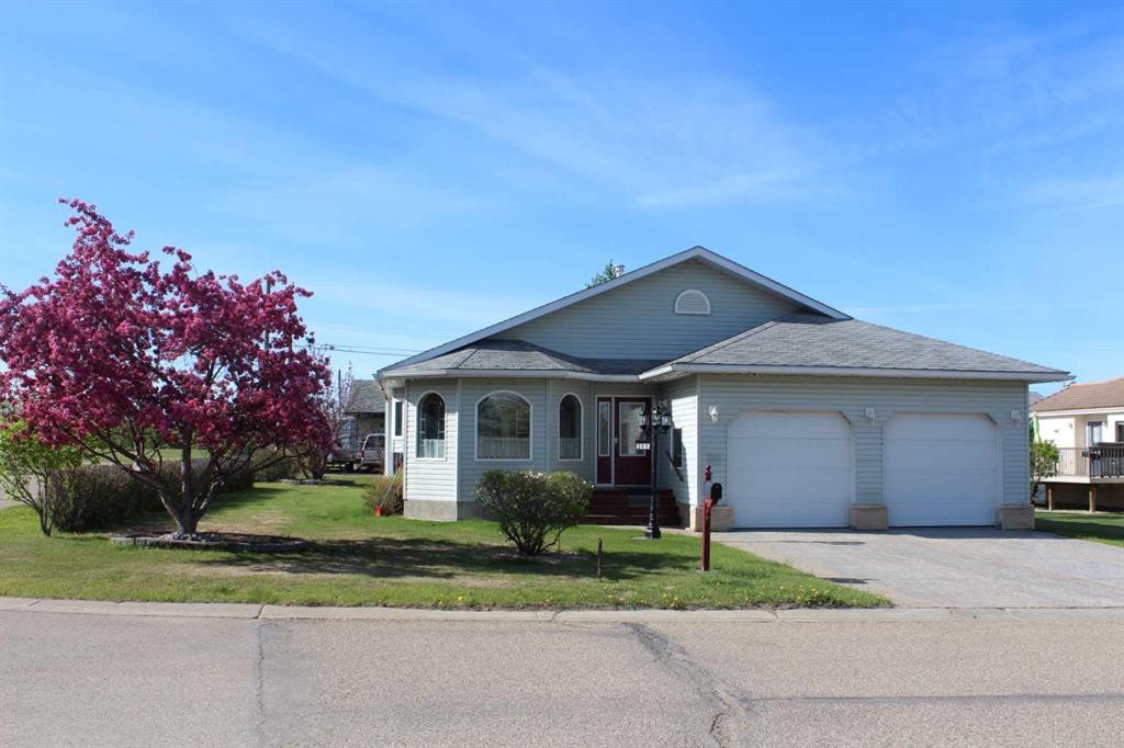 503 5Th Avenue Ne, Manning, AB - Outdoor With Facade