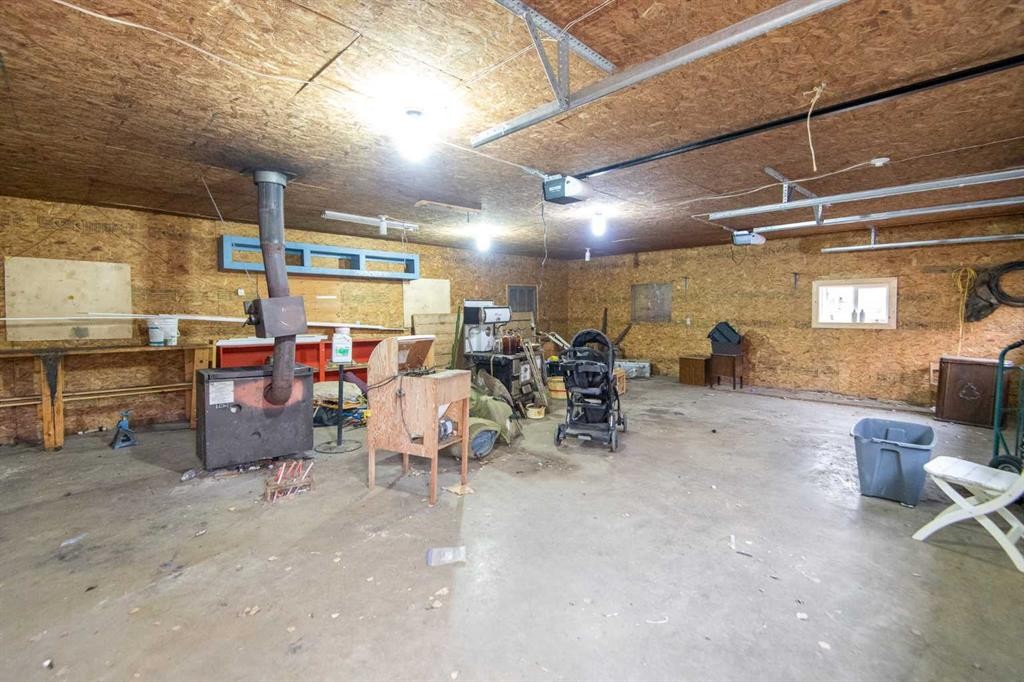 107142 Range Road 135, Rural Mackenzie County, AB - Indoor Photo Showing Garage