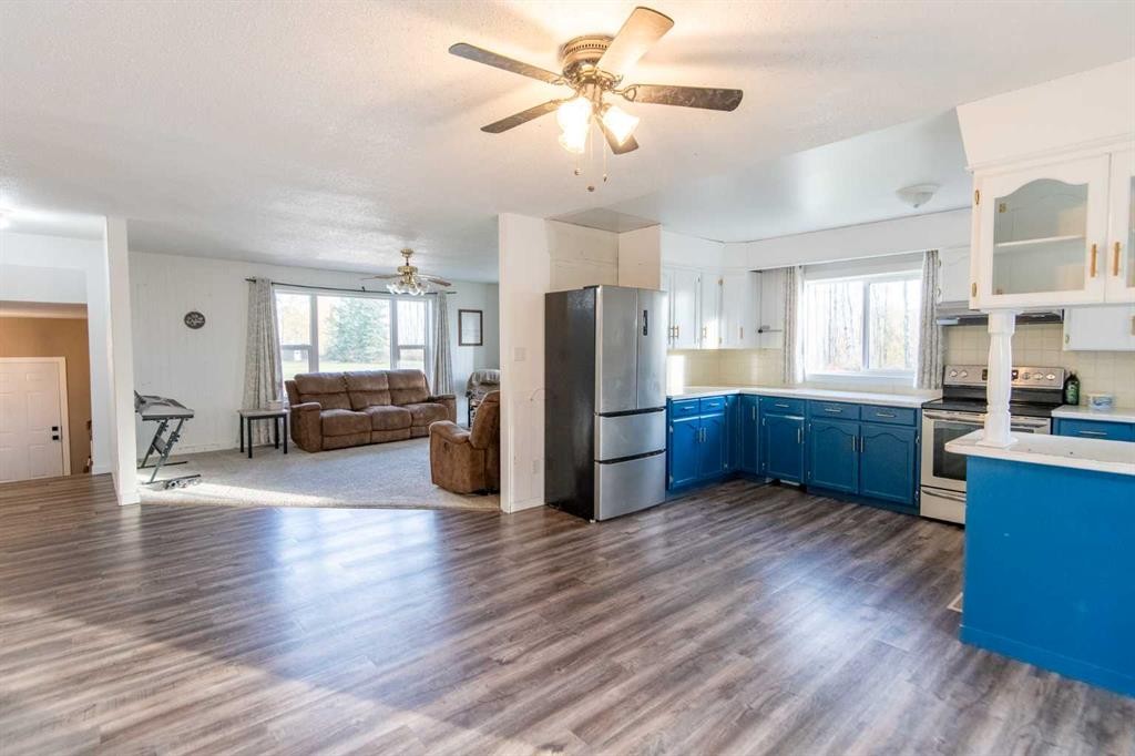 107142 Range Road 135, Rural Mackenzie County, AB - Indoor Photo Showing Kitchen