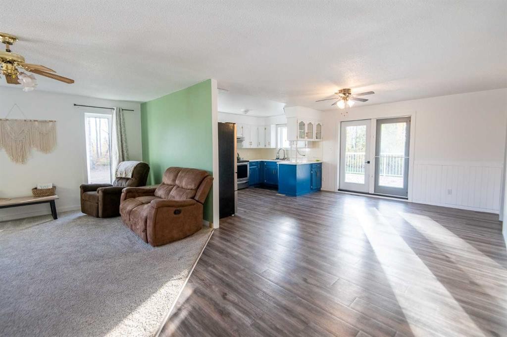 107142 Range Road 135, Rural Mackenzie County, AB - Indoor Photo Showing Living Room