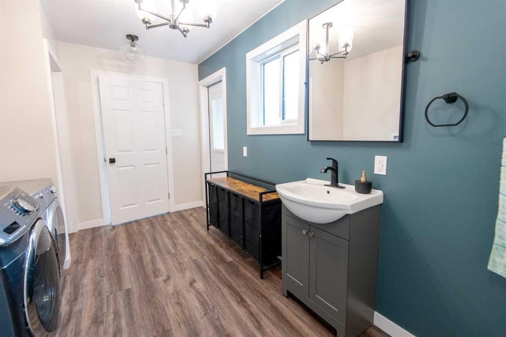107142 Range Road 135, Rural Mackenzie County, AB - Indoor Photo Showing Laundry Room