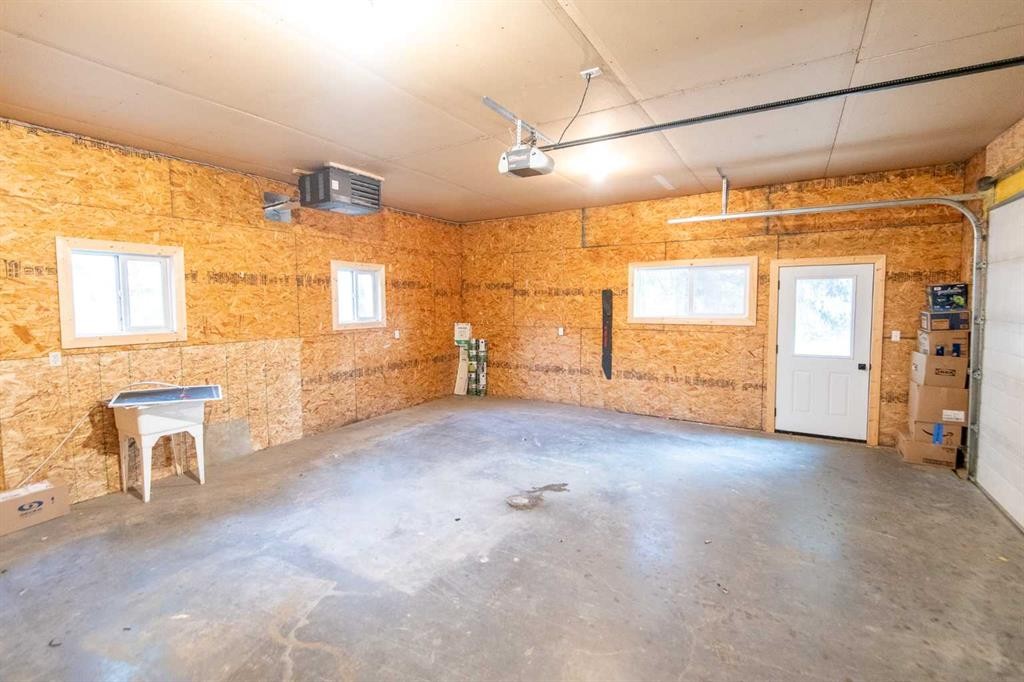 107142 Range Road 135, Rural Mackenzie County, AB - Indoor Photo Showing Garage