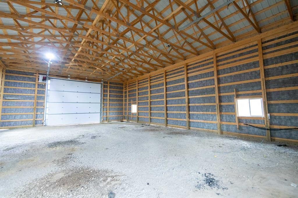 107142 Range Road 135, Rural Mackenzie County, AB - Indoor Photo Showing Garage