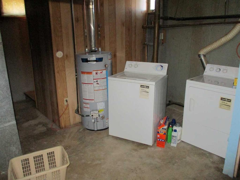 220 2Nd Avenue Sw, Manning, AB - Indoor Photo Showing Laundry Room