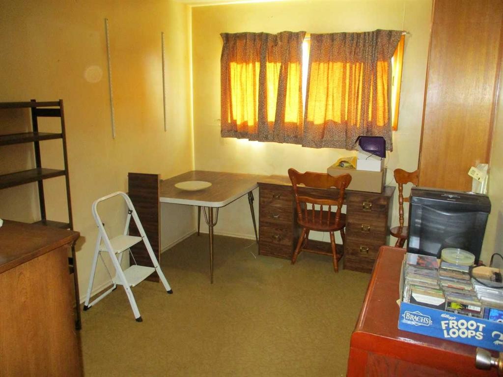 220 2Nd Avenue Sw, Manning, AB - Indoor