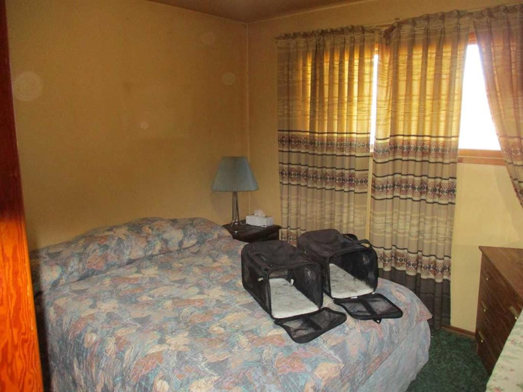 220 2Nd Avenue Sw, Manning, AB - Indoor Photo Showing Bedroom