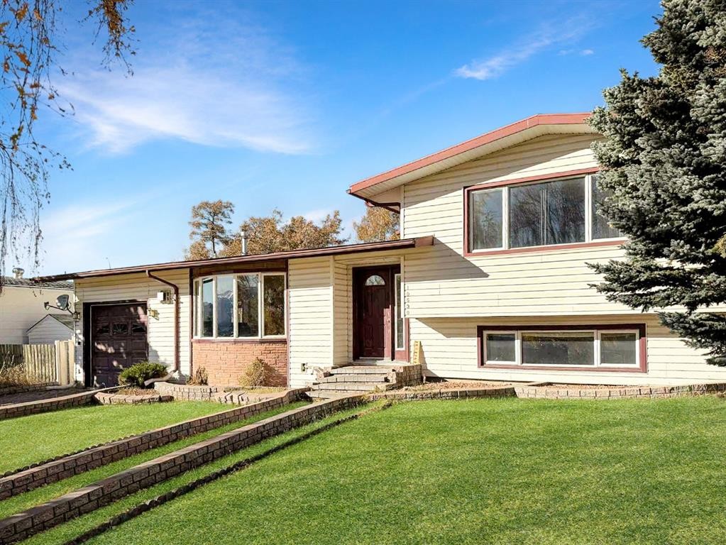 10530 98Th Avenue, Grande Cache, AB - Outdoor