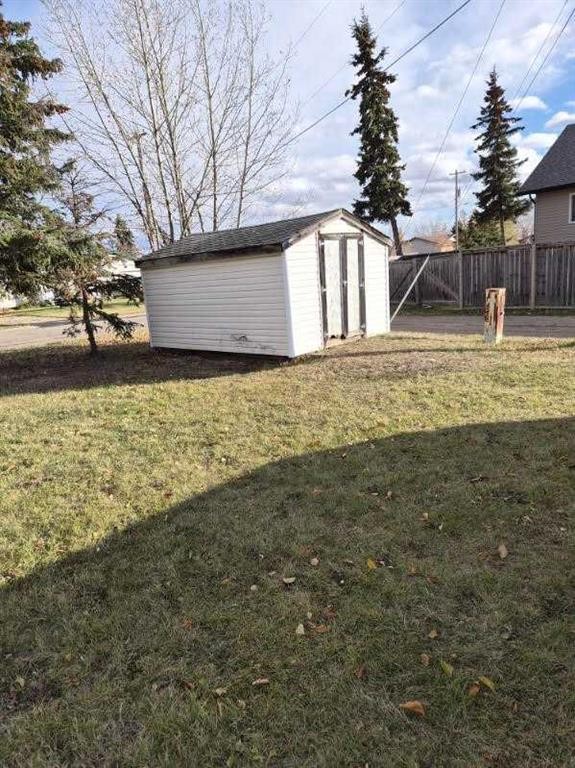214 7 Street, Beaverlodge, AB - Outdoor