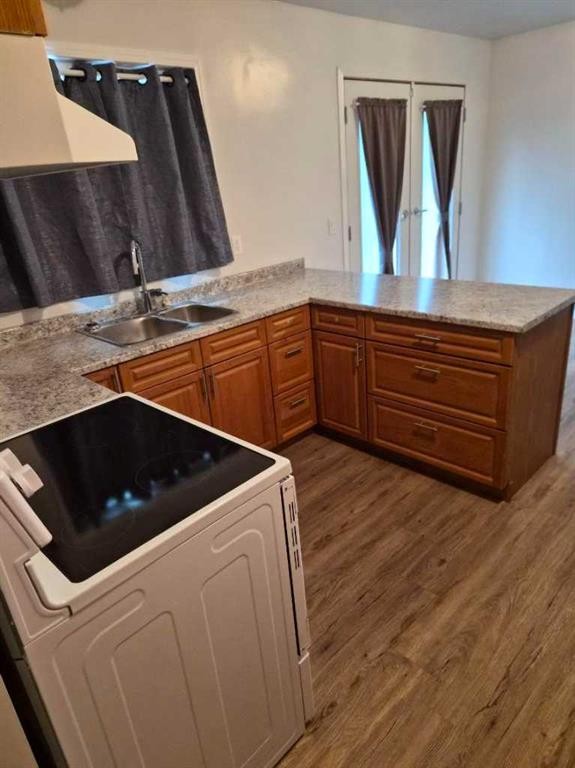214 7 Street, Beaverlodge, AB - Indoor Photo Showing Kitchen With Double Sink