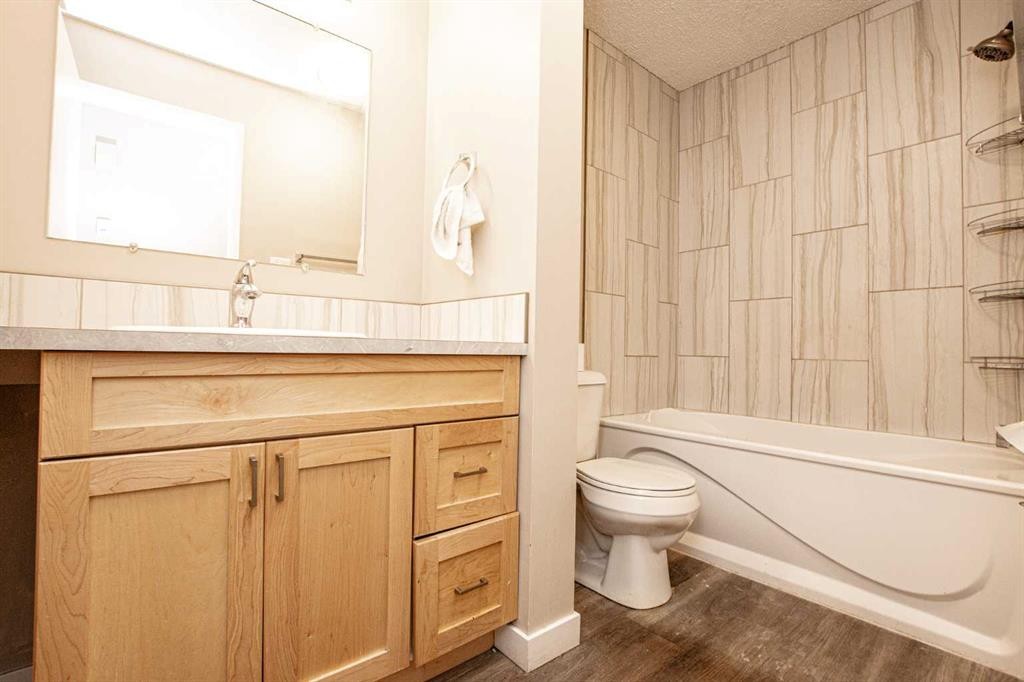 8115 94 Street, Grande Prairie, AB - Indoor Photo Showing Bathroom