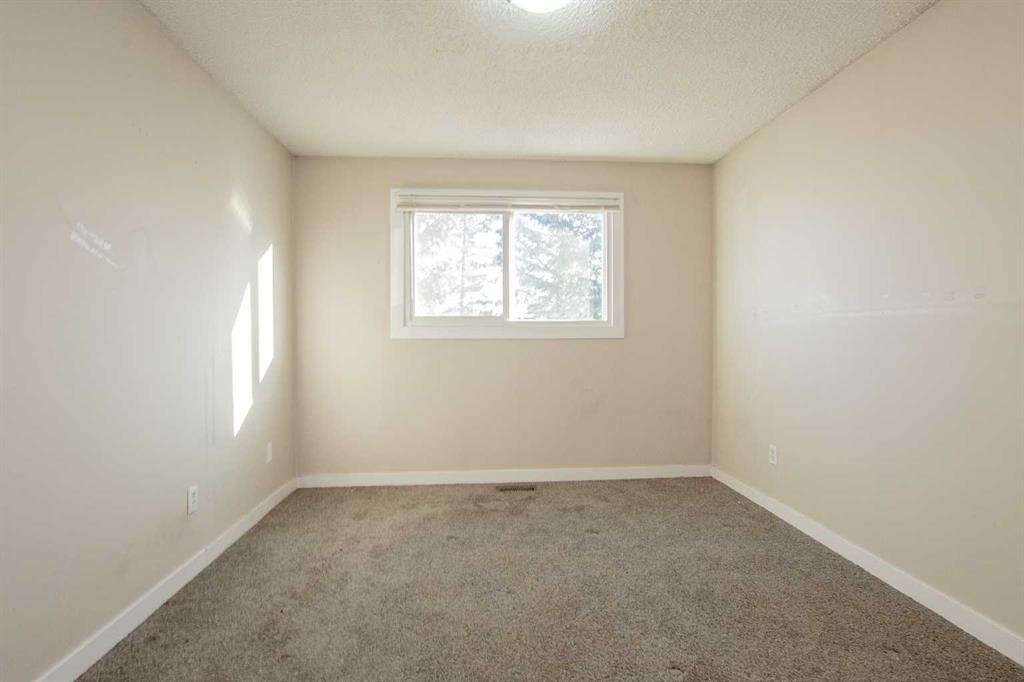 8115 94 Street, Grande Prairie, AB - Indoor Photo Showing Other Room